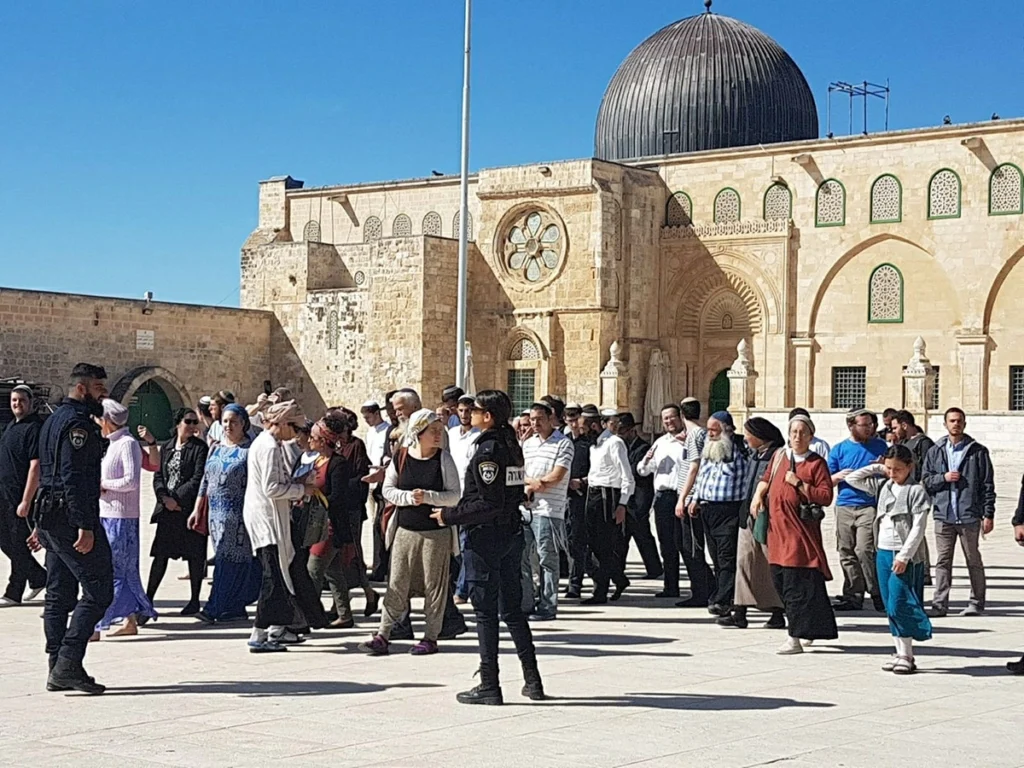 Jewish settlers storm Al-Aqsa Mosque, perform provocative tours