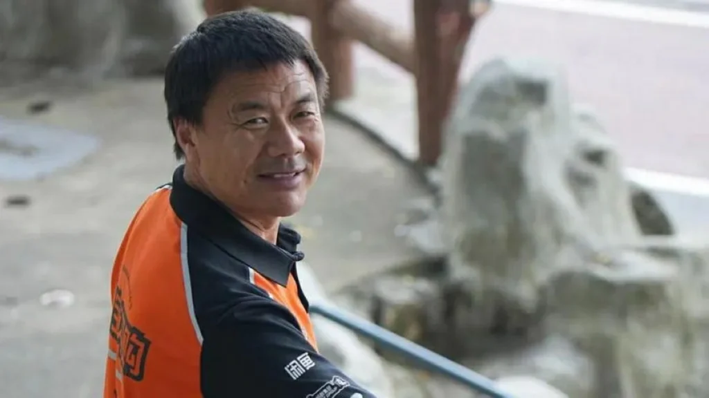 Food delivery rider wins China’s top literary prize