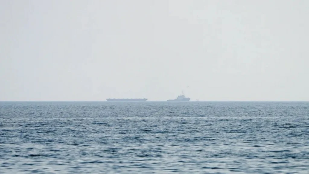 US and Iran trade more strikes in Gulf as fears of escalation mount