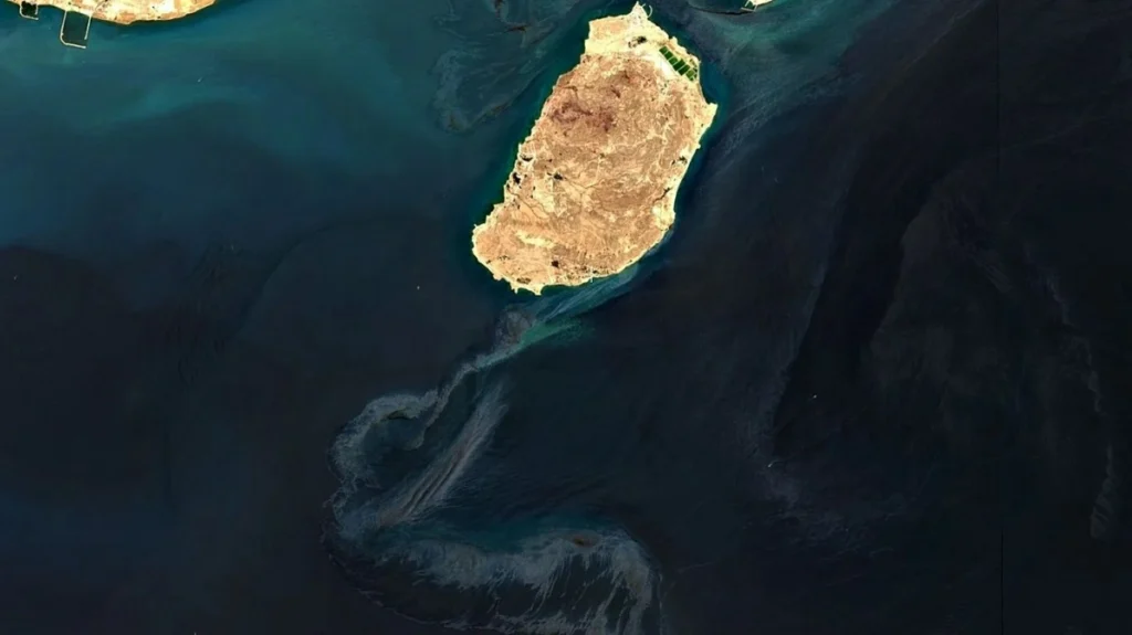 Iran claims ‘trillion-dollar’ pollution damage as oil slick washes up Hormuz shores