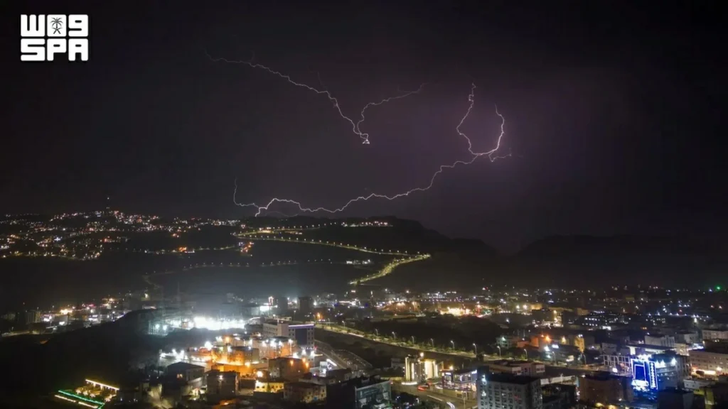 Thunderstorms, flash floods forecast across parts of Saudi Arabia as temperatures hit 49°C