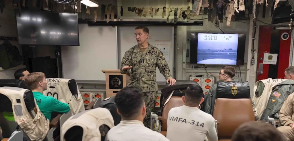 CENTCOM chief visits USS Lincoln during Middle East tour