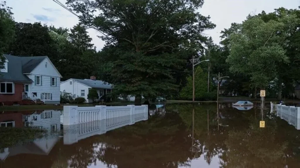 At least six dead as record flooding hits Indiana