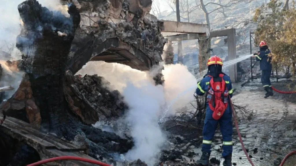 Two dead, hundreds evacuated as twin fires sweep Greek island of Salamina