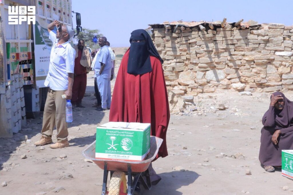 KSrelief Distributes 820 Food Baskets in Somalia