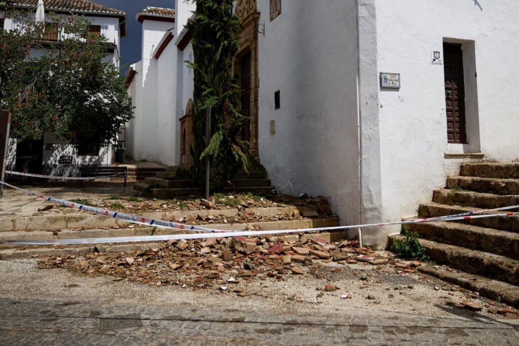 Earthquake hits Spanish city of Granada, buildings and cars damaged