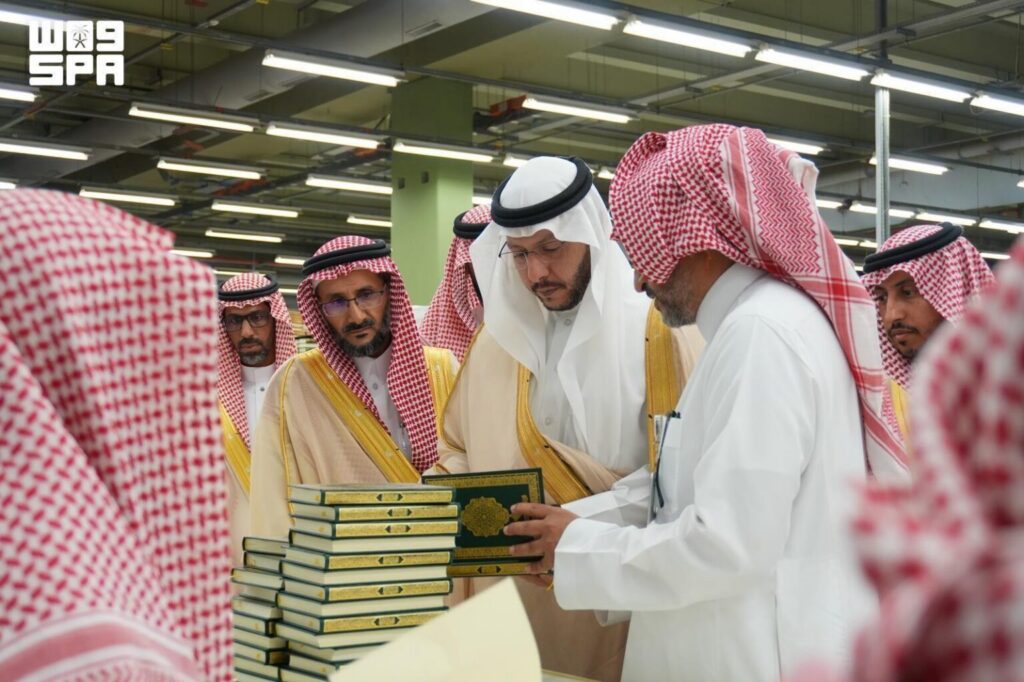 Madinah Deputy Governor Inspects Holy Quran Printing Complex