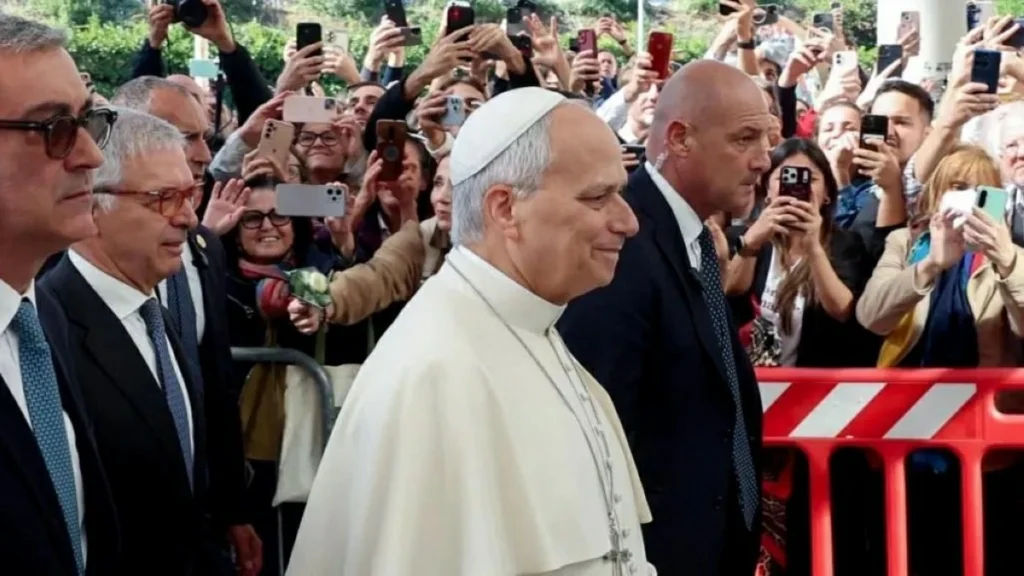 Pope has successful surgery after being diagnosed with lung cancer